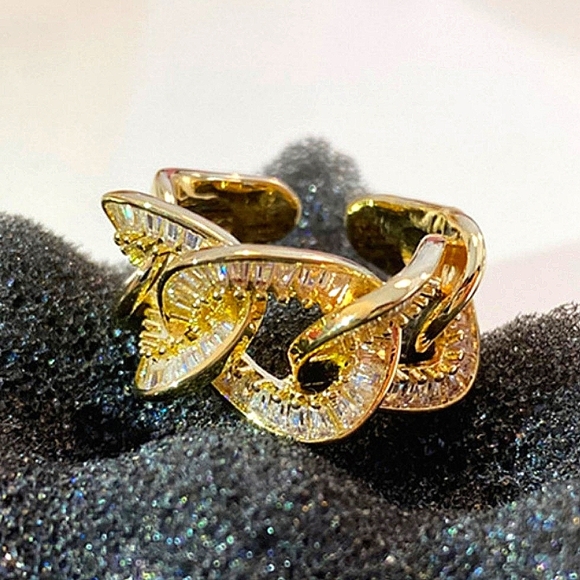 Gold Zircon Baguette Twisted Ring - Picture 5 of 8